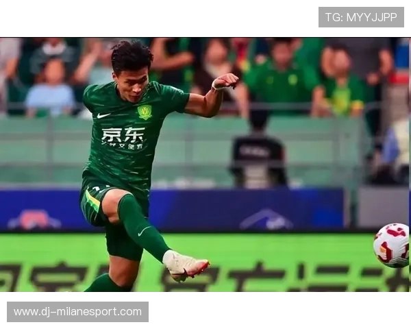 大连英博林良铭边路高速传中：现代足球的创新与激情